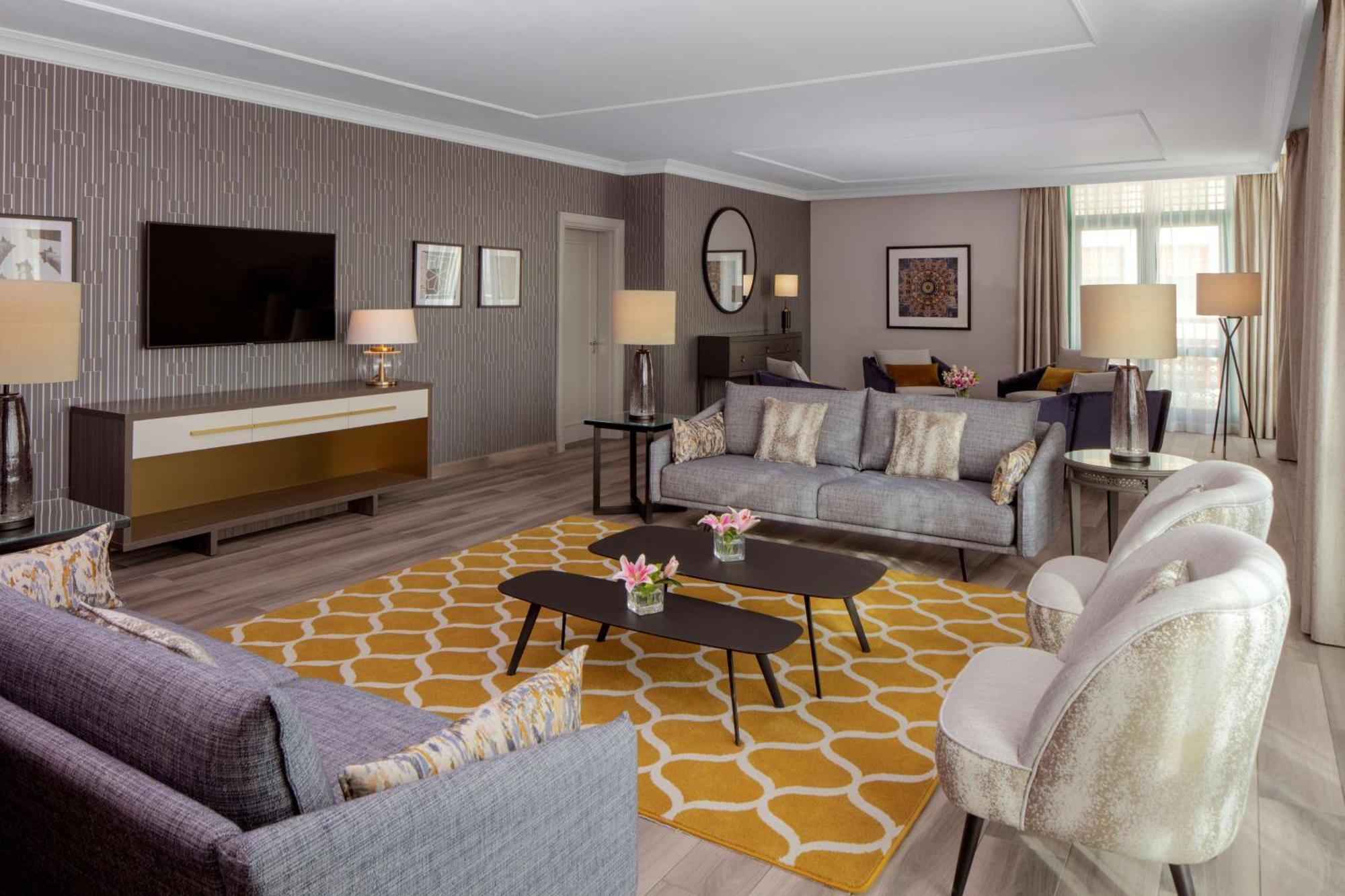 Hotel Grand Hyatt Amman Zewnętrze zdjęcie The living room of a suite at The Westin Palace, Madrid